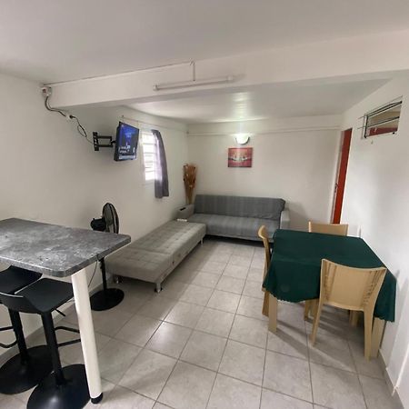 Logement De 40M2 Avec Terrasse, Moderne Et Equipe Petit-Canal ภายนอก รูปภาพ